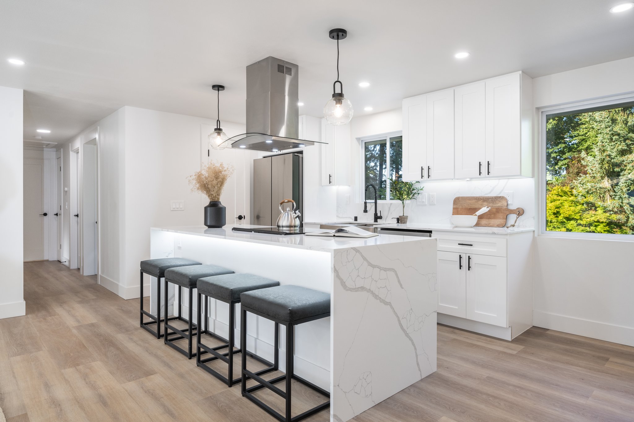Federal Way kitchen remodel with island and white cabinets