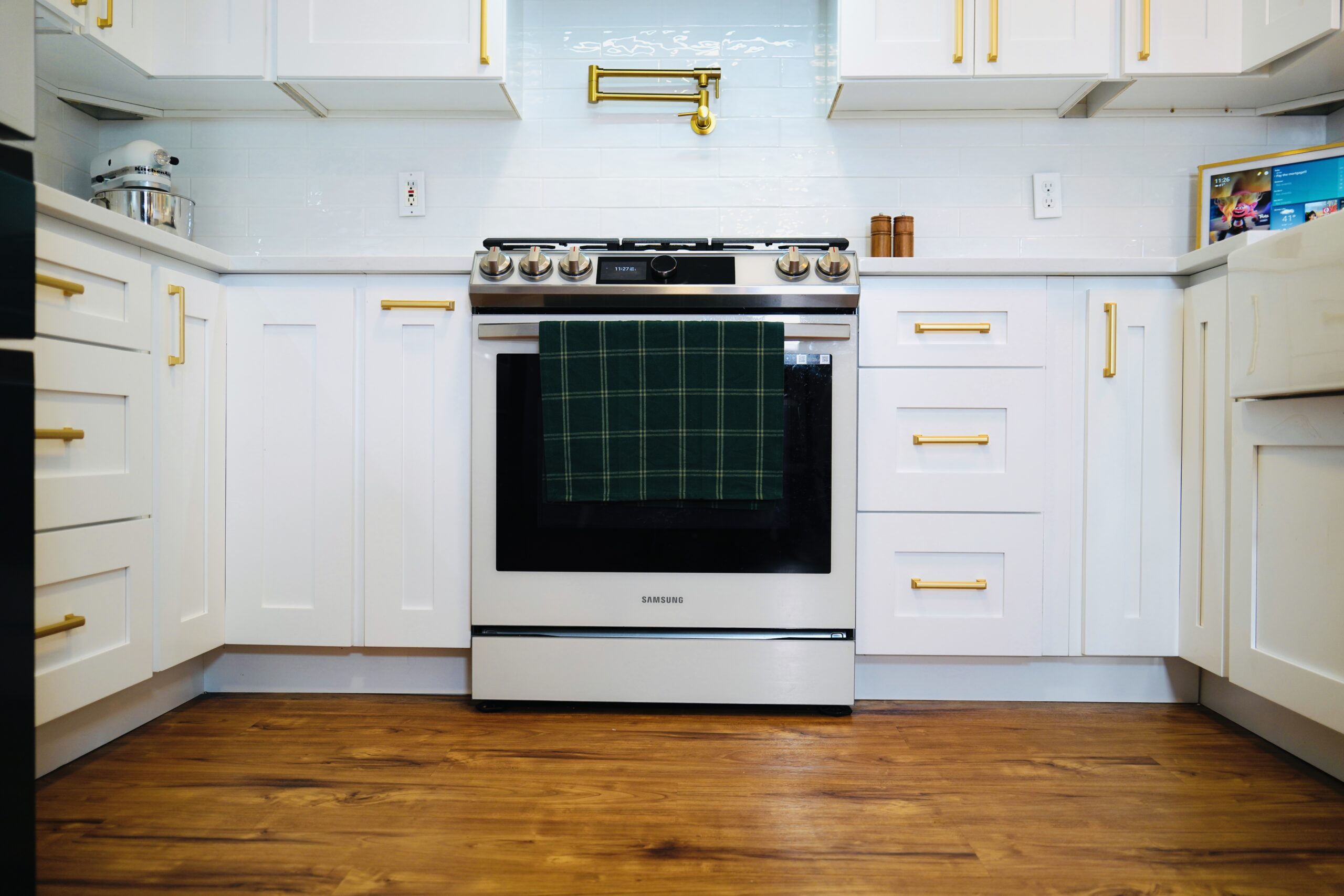 Kitchen remodel project photo with finished selections